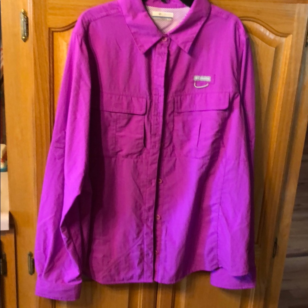 Women’s Columbia shirt